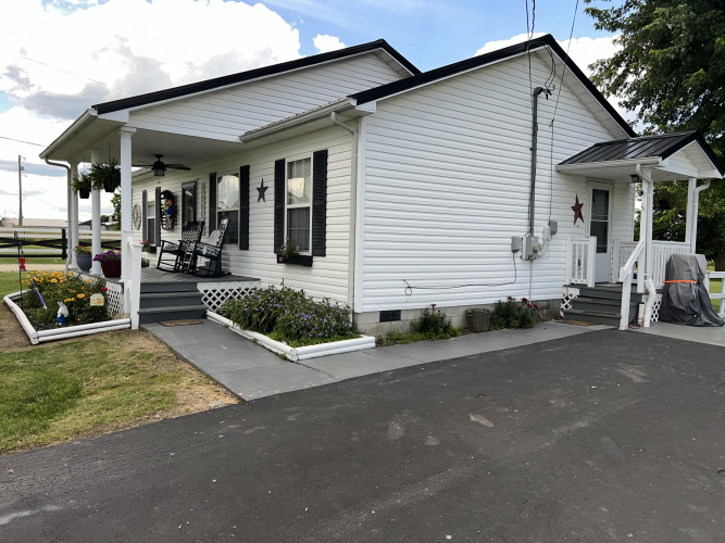 Listing Image 3