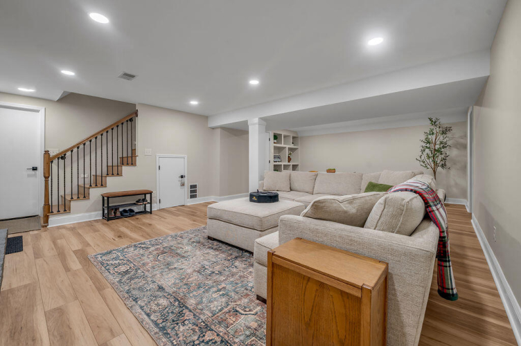 Listing Image 11
