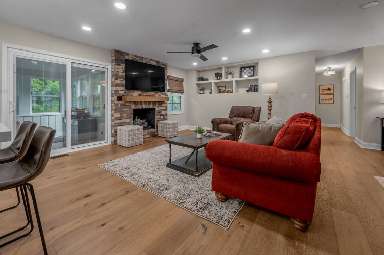 Listing Image 5