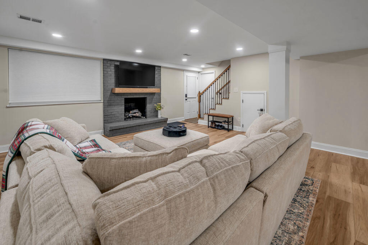 Listing Image 52