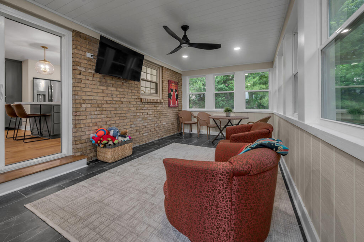 Listing Image 10