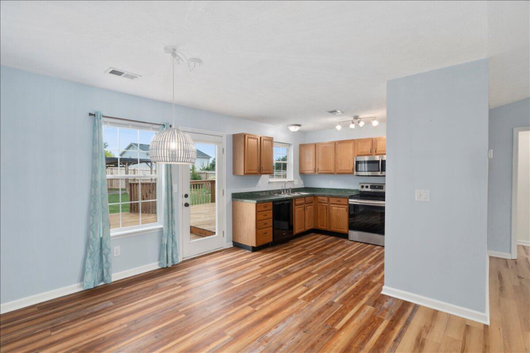 Listing Image 9