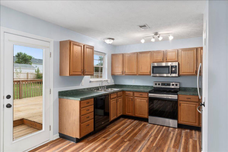 Listing Image 10