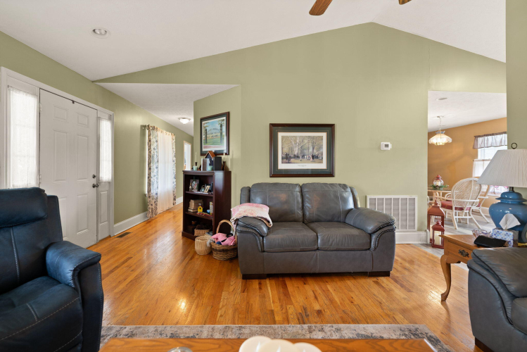 Listing Image 32