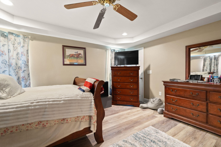 Listing Image 54