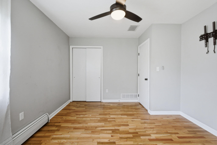 Listing Image 27