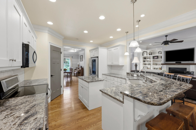 Listing Image 15
