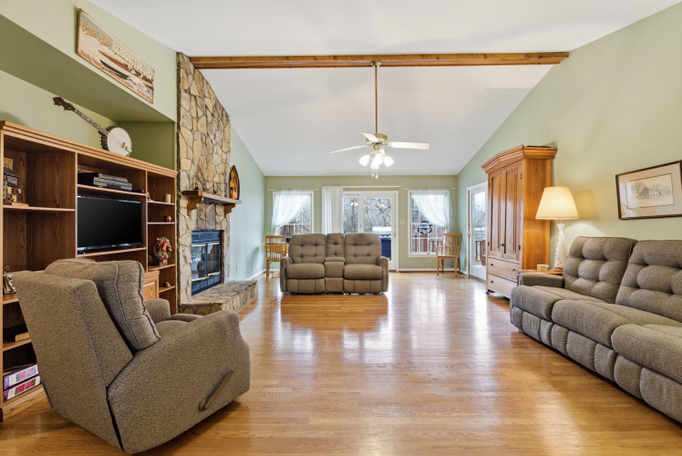 Listing Image 12