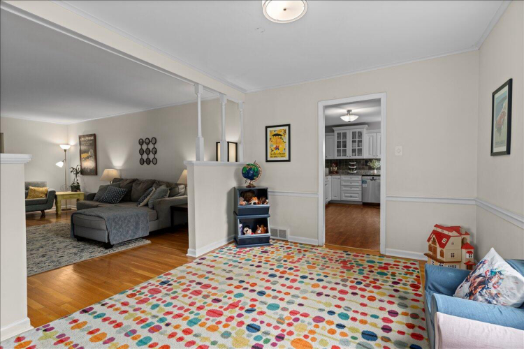 Listing Image 12