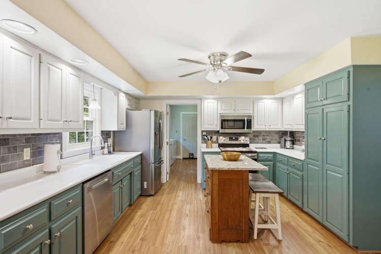 Listing Image 11