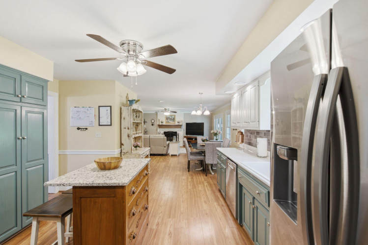 Listing Image 12