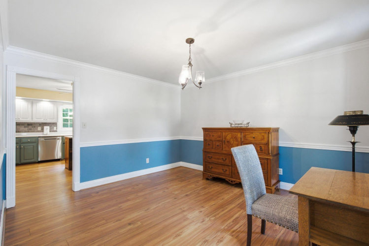 Listing Image 16