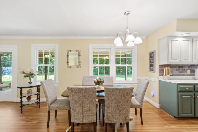 Listing Image 10