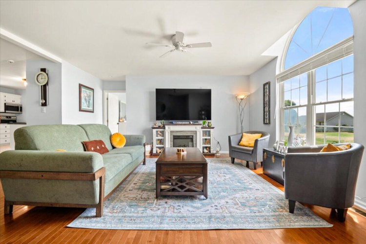 Listing Image 12