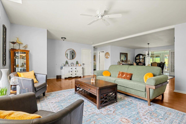 Listing Image 14