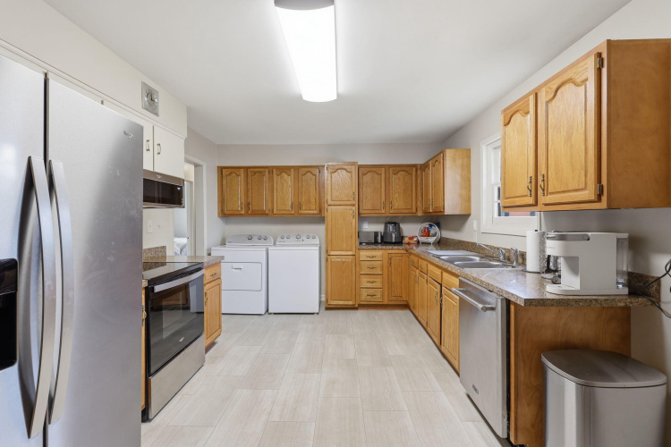 Listing Image 5