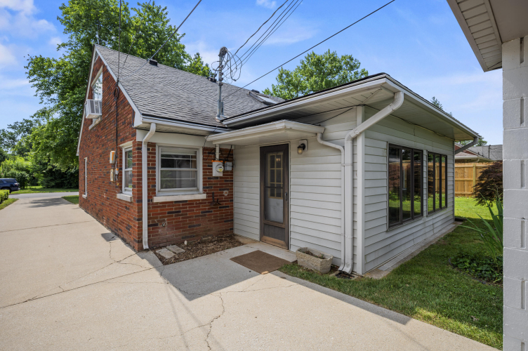 Listing Image 40