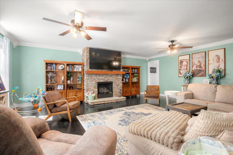 Listing Image 19