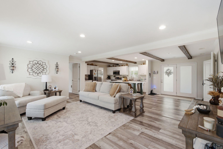 Listing Image 11