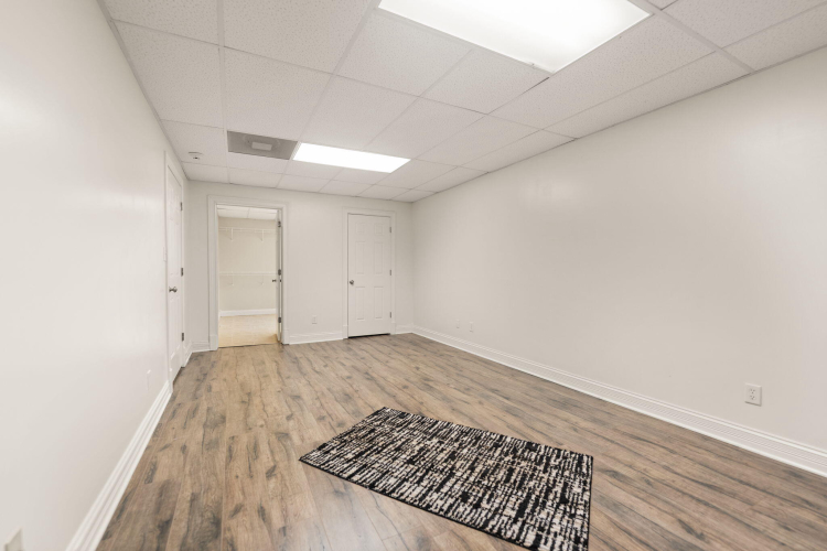Listing Image 105
