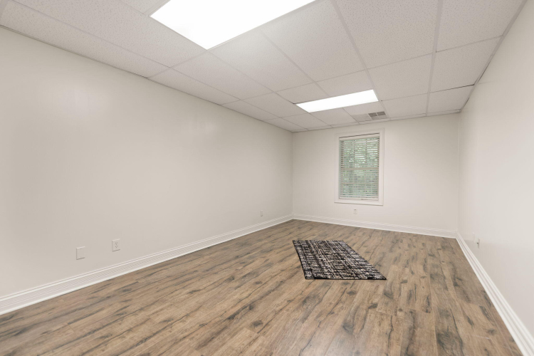 Listing Image 107