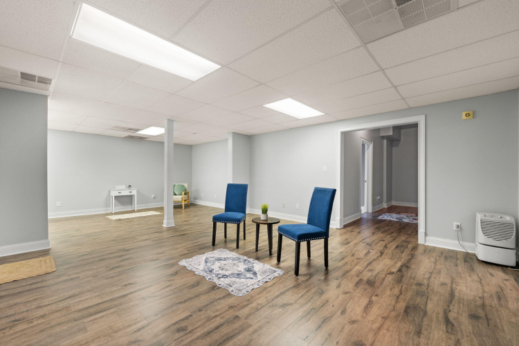 Listing Image 100