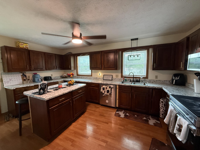 Listing Image 5