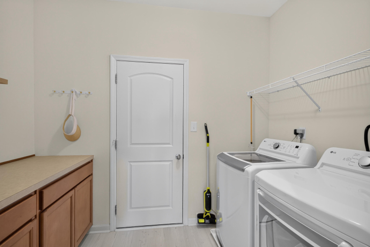Listing Image 24