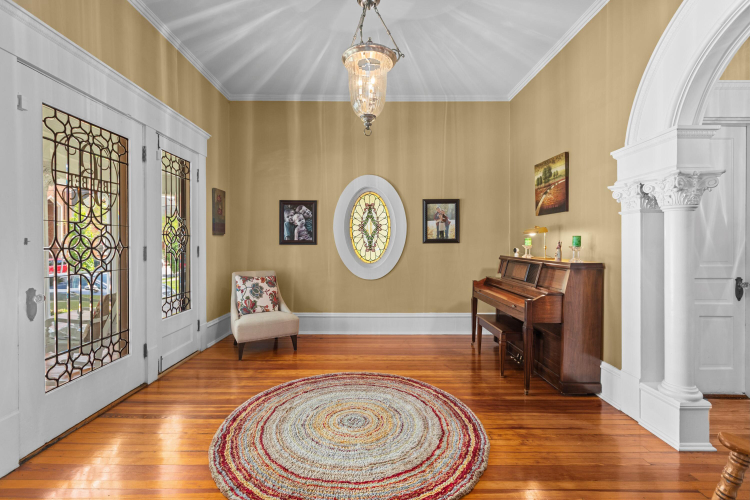 Listing Image 10