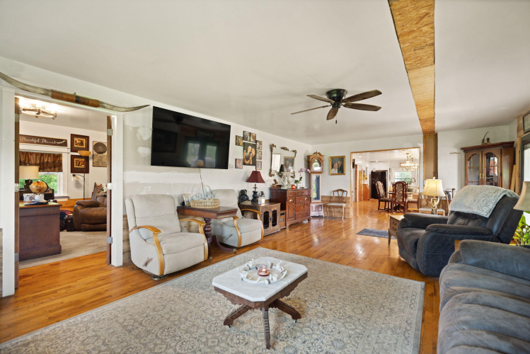 Listing Image 9