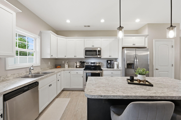Listing Image 10