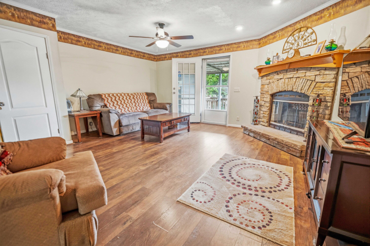 Listing Image 10