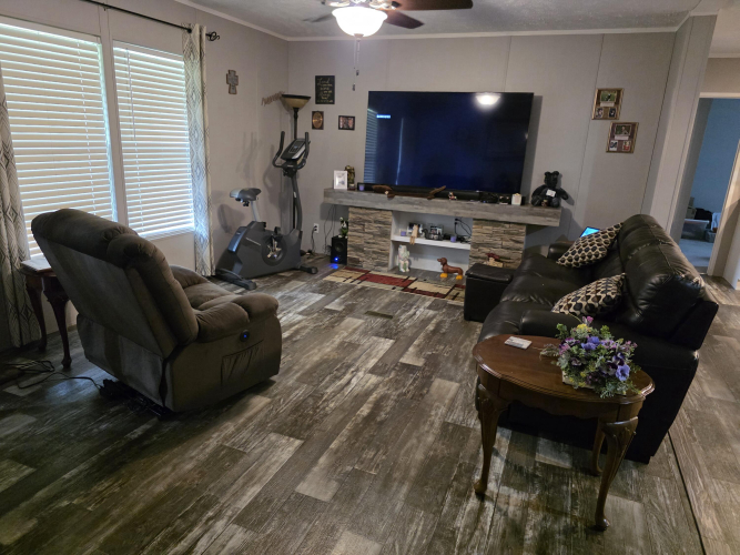 Listing Image 6