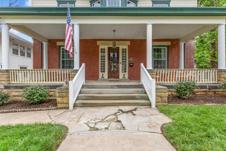 Listing Image 4