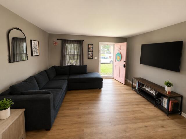 Listing Image 6