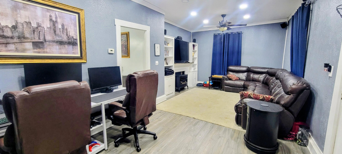 Listing Image 3