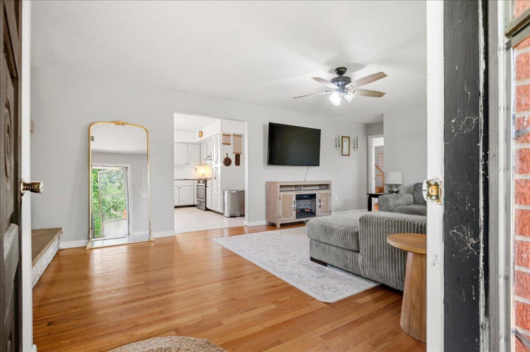 Listing Image 20