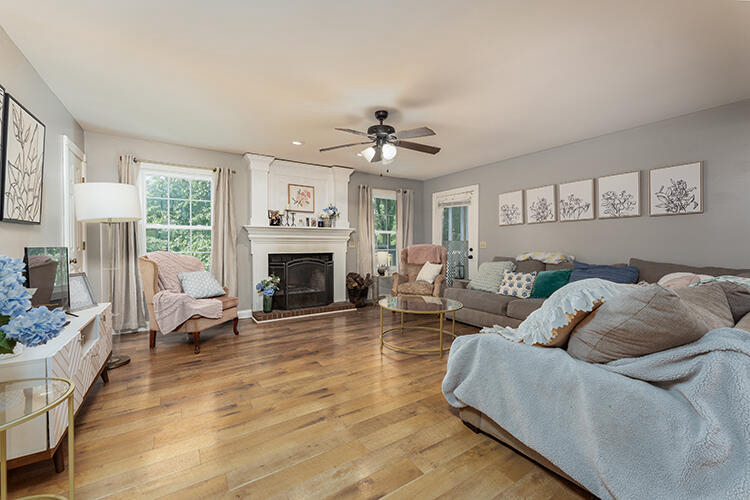 Listing Image 19