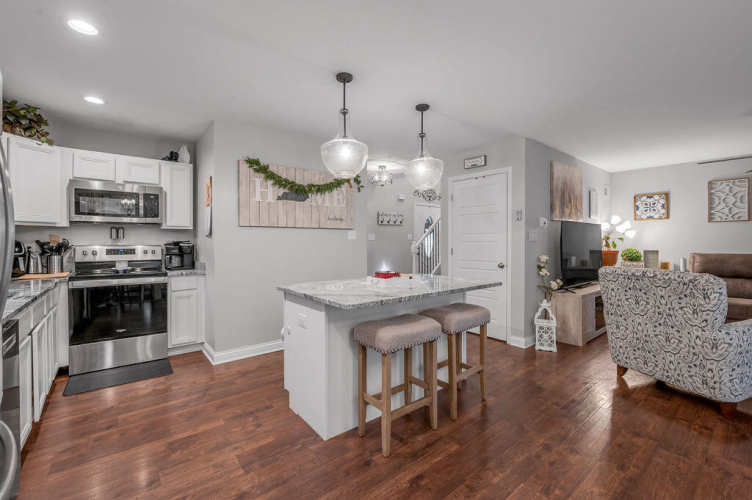 Listing Image 19