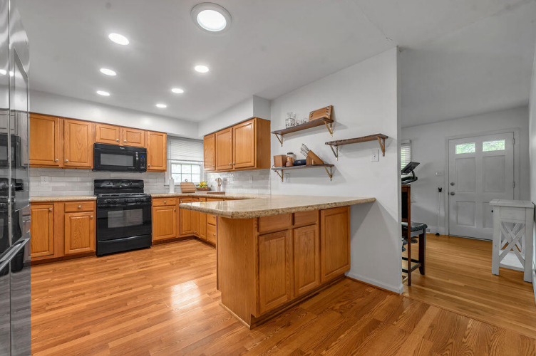 Listing Image 16