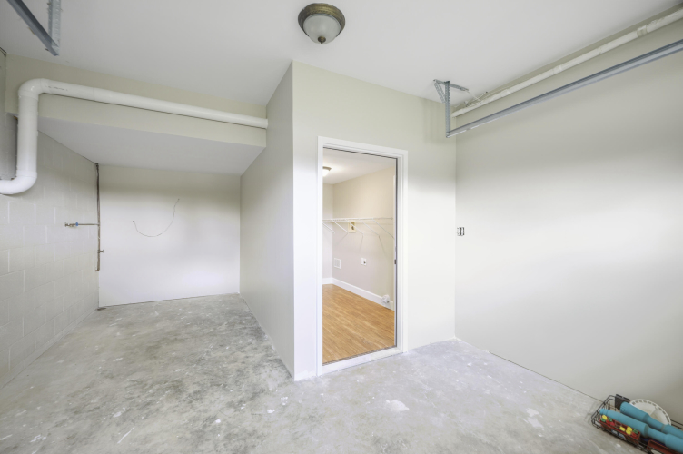 Listing Image 70