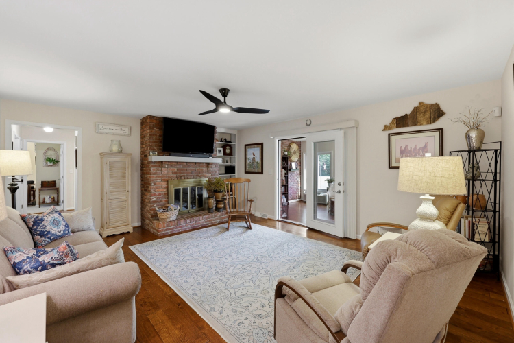 Listing Image 15
