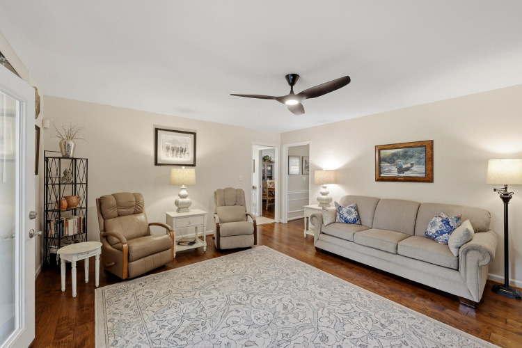 Listing Image 16