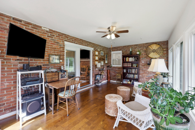 Listing Image 18