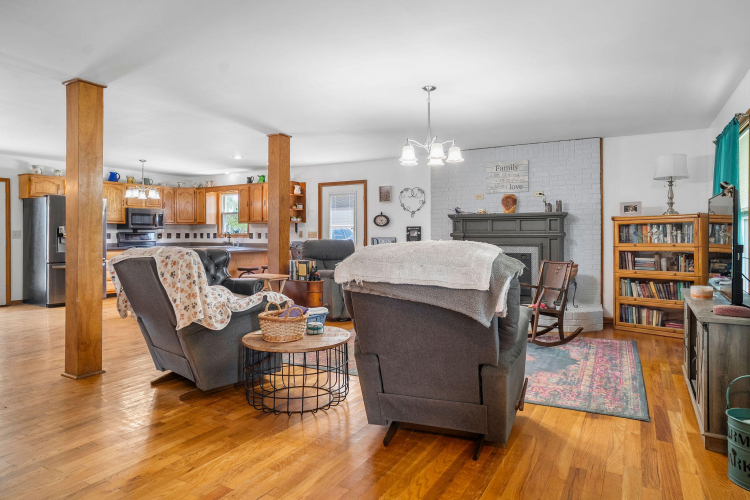 Listing Image 6
