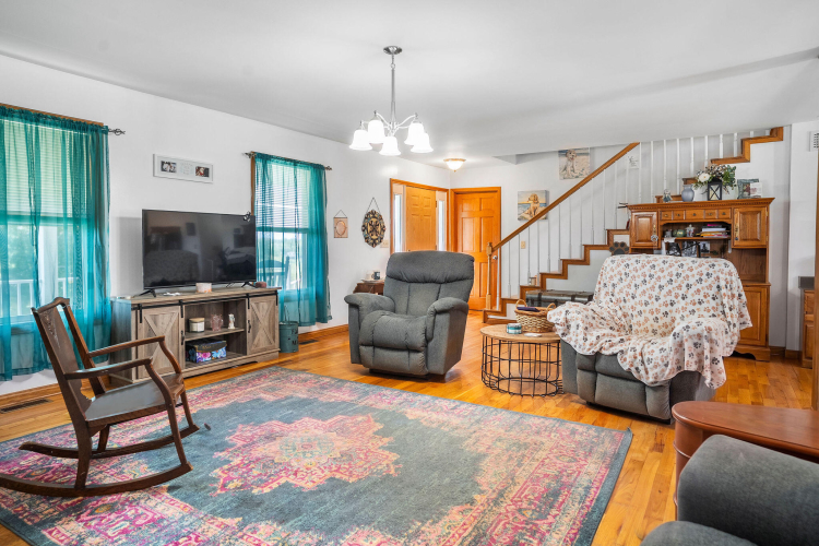 Listing Image 7