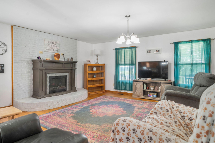 Listing Image 8