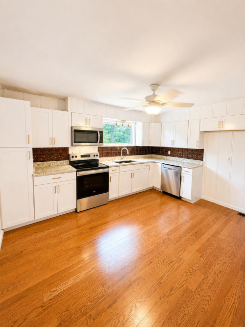Listing Image 9