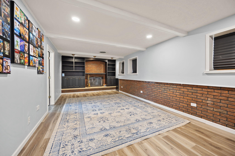 Listing Image 54