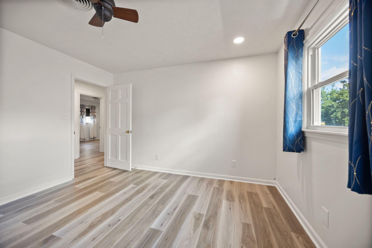 Listing Image 64